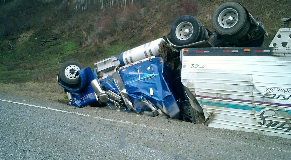 Driver hospitalized after crash on Highway 198 in Lemoore